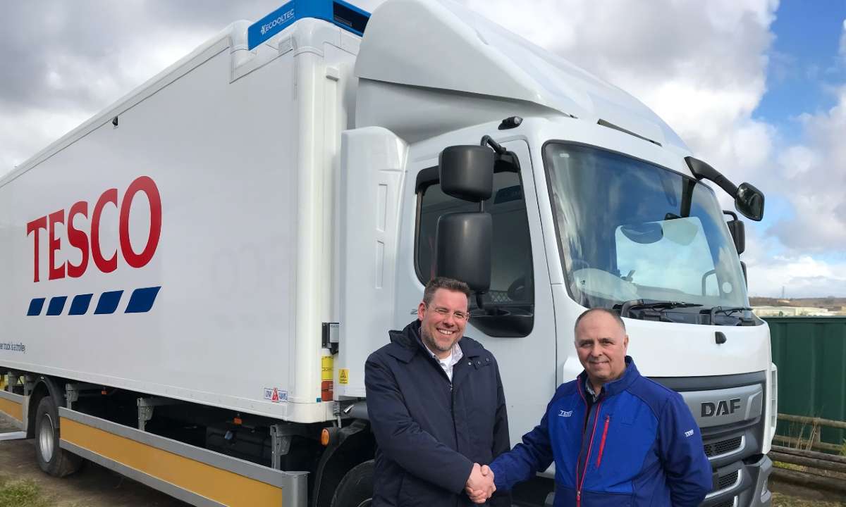 Henning Altebäumer, ECOOLTEC (left), and Cliff Smith, Tesco. (Source: ECOOLTEC)