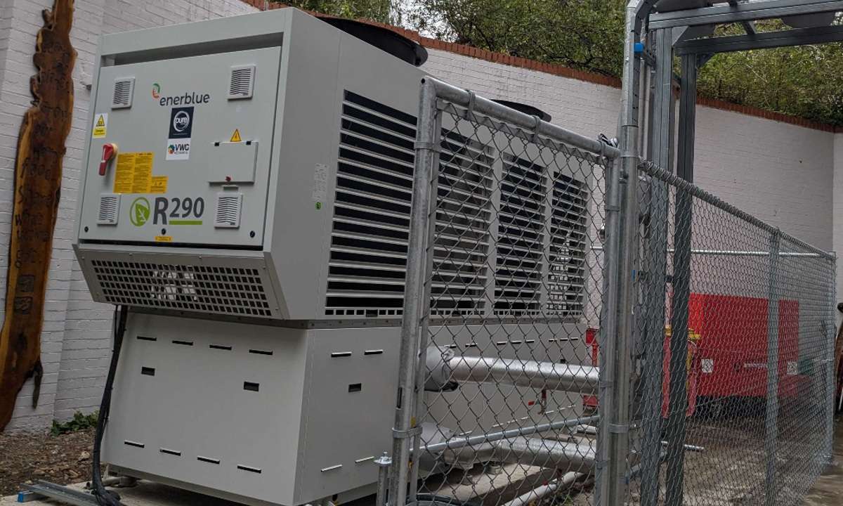 Enerblue’s R290 Palladium heat pump replaces Greenpeace’s previous gas boiler to provide space heating and hot water.