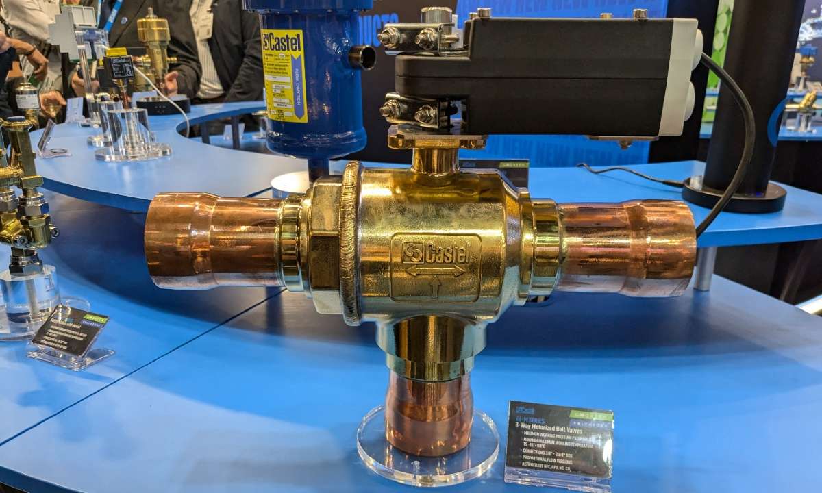 Castel’s new 3-way motorized ball valve on display at Chillventa 2024.