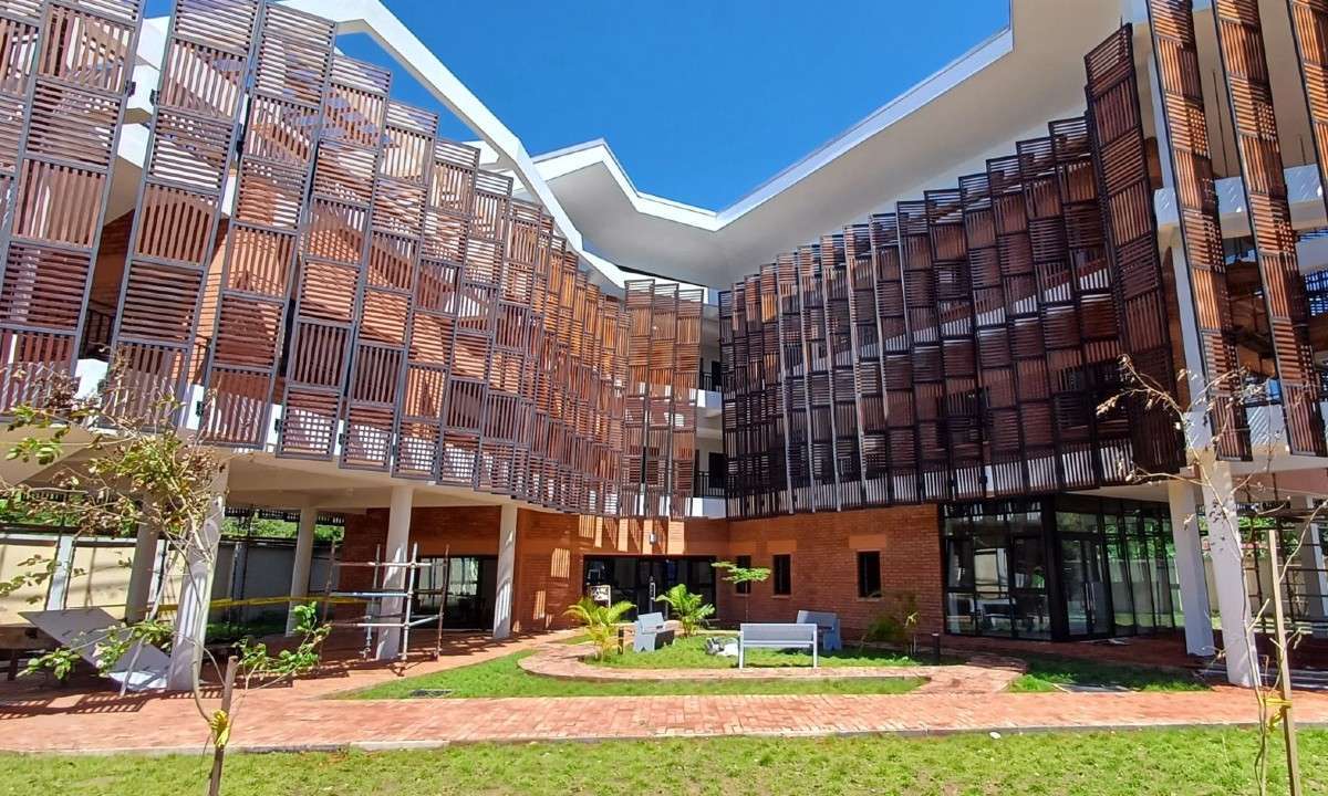 The chiller was installed at the Energy Commission’s near-zero-emissions building in Accra. Photo credit: Philipp Denzinger.