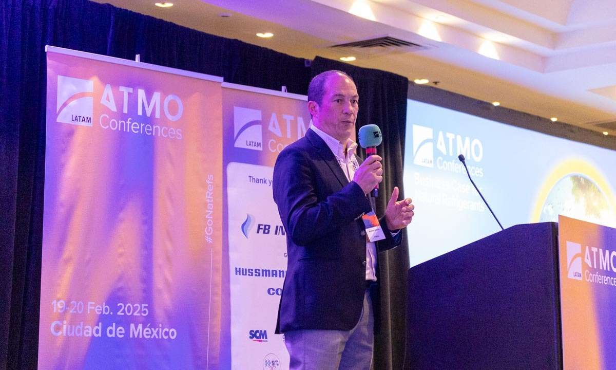 Ricardo Garcia, Project Manager at Frialsa, presenting at ATMO LATAM 2025
