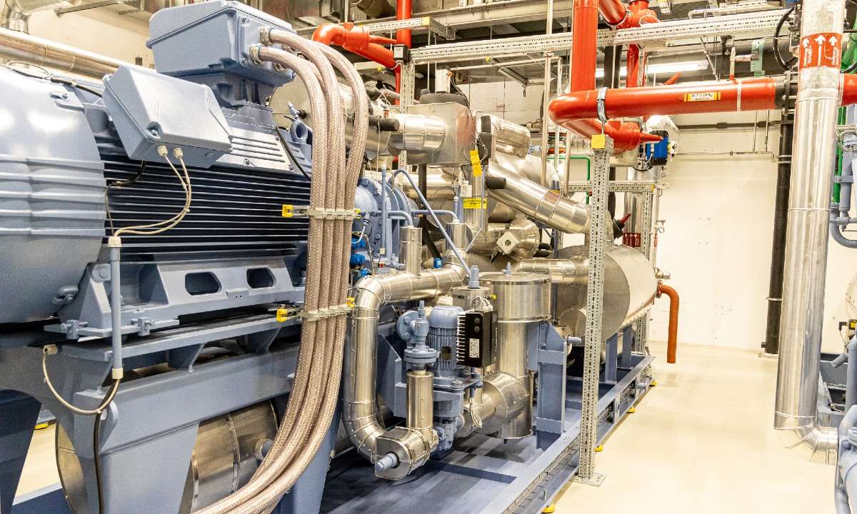 SPH's high-temperature heat pump installed at the Takeda facility in Vienna. Photo credit: Takeda